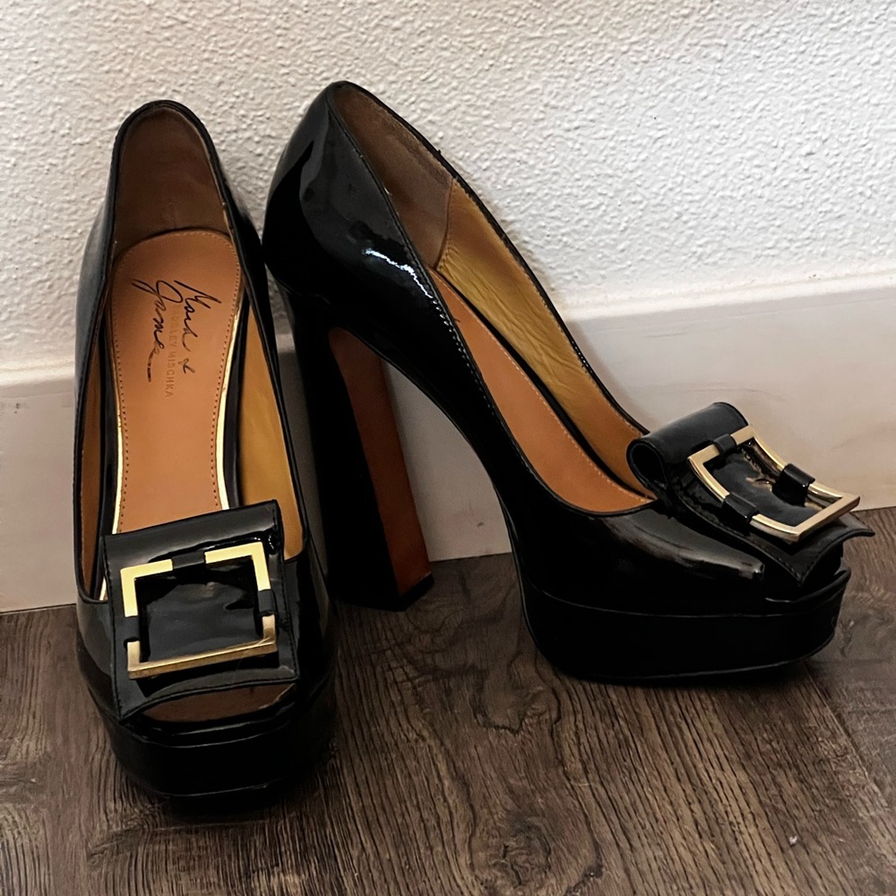 Never worn Badgley Mischka shoes.